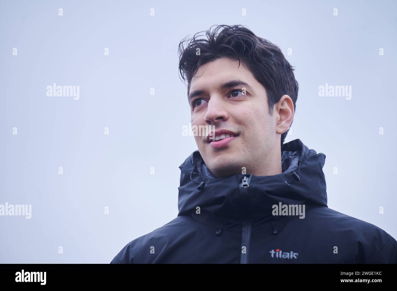 Berlin, Allemagne. 03 février 2024. Artur Kasper, alias Apsilon, influenceur et chanteur chante sur scène lors de la manifestation contre la droite. L'alliance "nous sommes le pare-feu" avait appelé à la manifestation, à laquelle ont assisté plus de 200 000 personnes. Crédit : Annette Riedl/dpa/Alamy Live News Banque D'Images