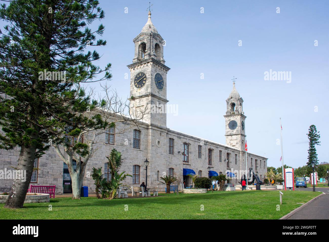 Bâtiment historique du centre commercial Clocktower, Clocktower Terrace, chantier naval royal, paroisse de Sandy, Bermudes Banque D'Images