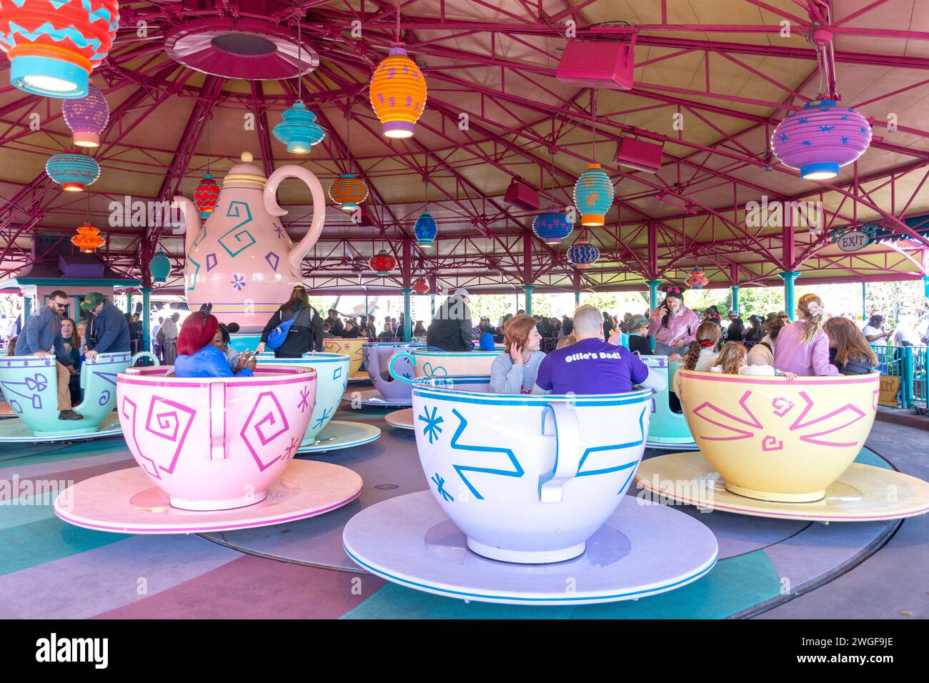 Mad Tea Party Ride, Fantasyland, Magic Kingdom, Walt Disney World Resort, Orange County, Orlando, Floride, États-Unis d'Amérique Banque D'Images