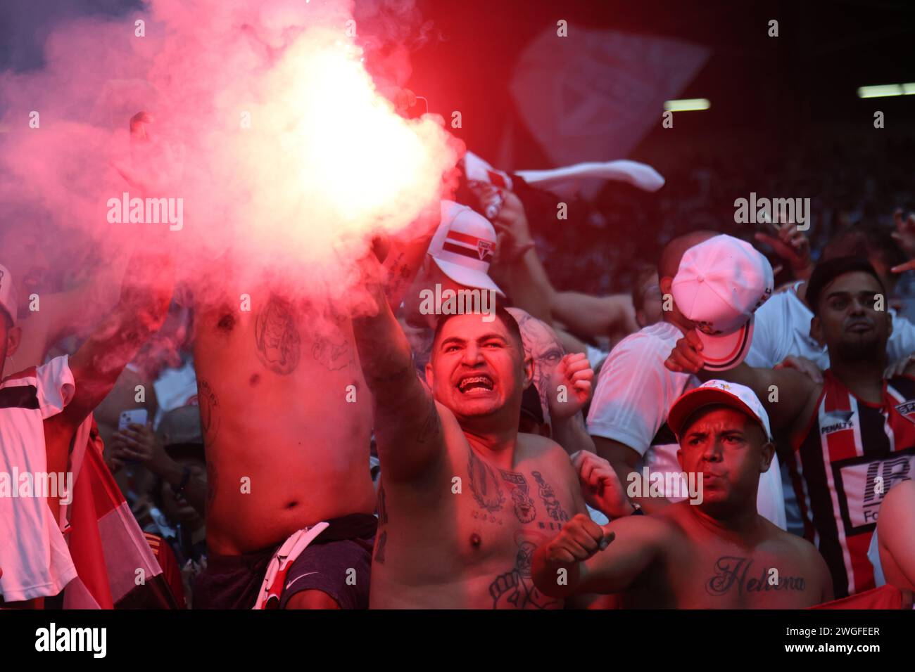 Belo Horizonte, Brésil. 04th Feb, 2024. Les fans de Sao Paulo célèbrent après avoir remporté le Brésil Supercopa après le match entre Palmeiras et Sao Paulo, pour le Brésil Supercopa 2024, au stade Mineirao, à Belo Horizonte le 04 février. Photo : Daniel Castelo Branco/DiaEsportivo/Alamy Live News crédit : DiaEsportivo/Alamy Live News Banque D'Images