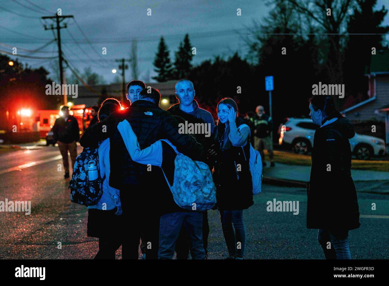 Everett, Washington, États-Unis. 1 février 2024. À l'emplacement d'un personnel de tir signalé du département de police d'Everett, le bureau du shérif du comté de Snohomish, et le bureau des pompiers du comté de South sont actuellement présents. Un homme a été appréhendé mercredi soir à la suite d’une intense confrontation de 11 heures avec le département de police d’Everett (EPD). L'incident s'est déroulé vers 12:32 heures après que les autorités eurent reçu un rapport de décharge illicite d'arme à feu d'une résidence située dans le bloc 11100 de Paine Field Way. (Image de crédit : © Chin Hei Leung/SOPA Images via ZUMA Press Wire) USAGE ÉDITORIAL UNIQUEMENT! N Banque D'Images