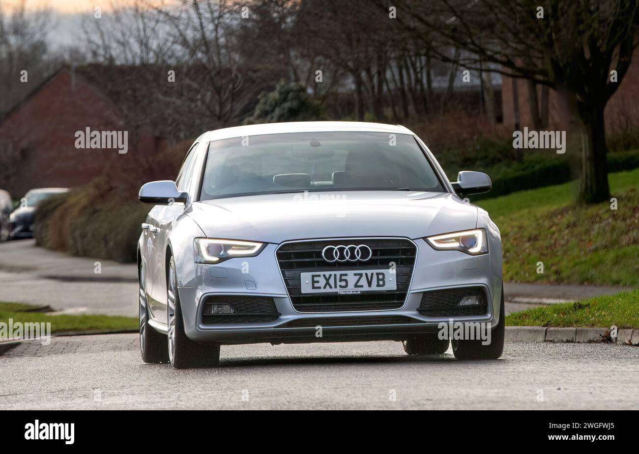 Milton Keynes, UK-Feb 4th 2024 : 2015 argent Audi A5 voiture classique conduite sur une route anglaise. Banque D'Images