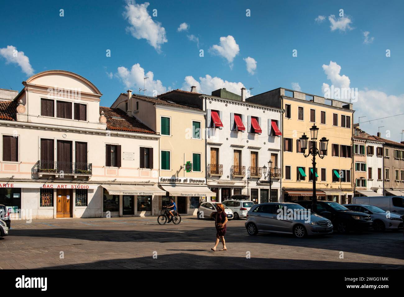 Corso del Popolo, la rue principale de Chioggia, sur la lagune vénitienne, Italie Banque D'Images