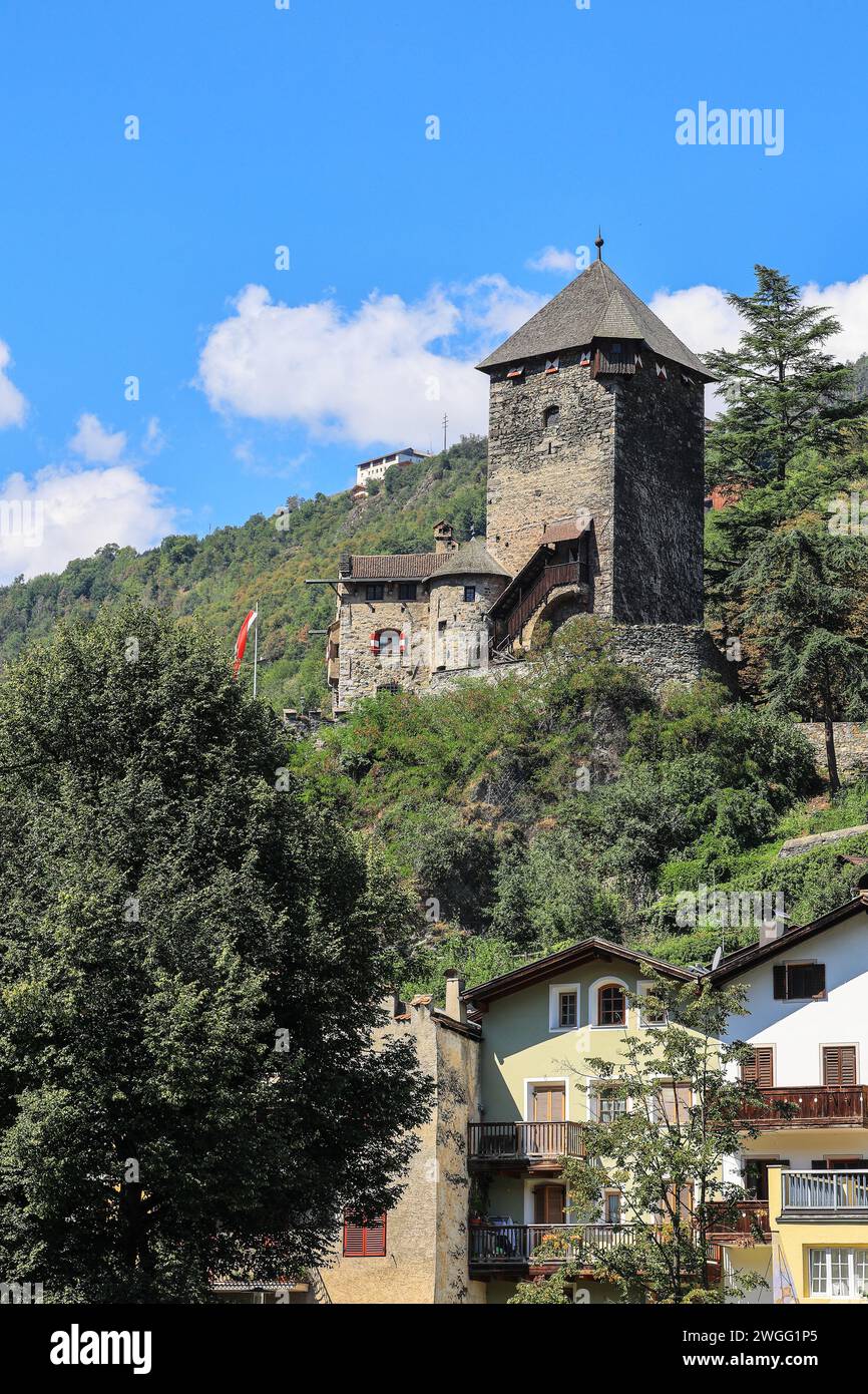 Klausen, chiusa, Italie - 26 août 2022 : Château Branzoll à Chiusa (Klausen), sur la colline dans la région des Dolomites, Tyrol du Sud, Italie Banque D'Images