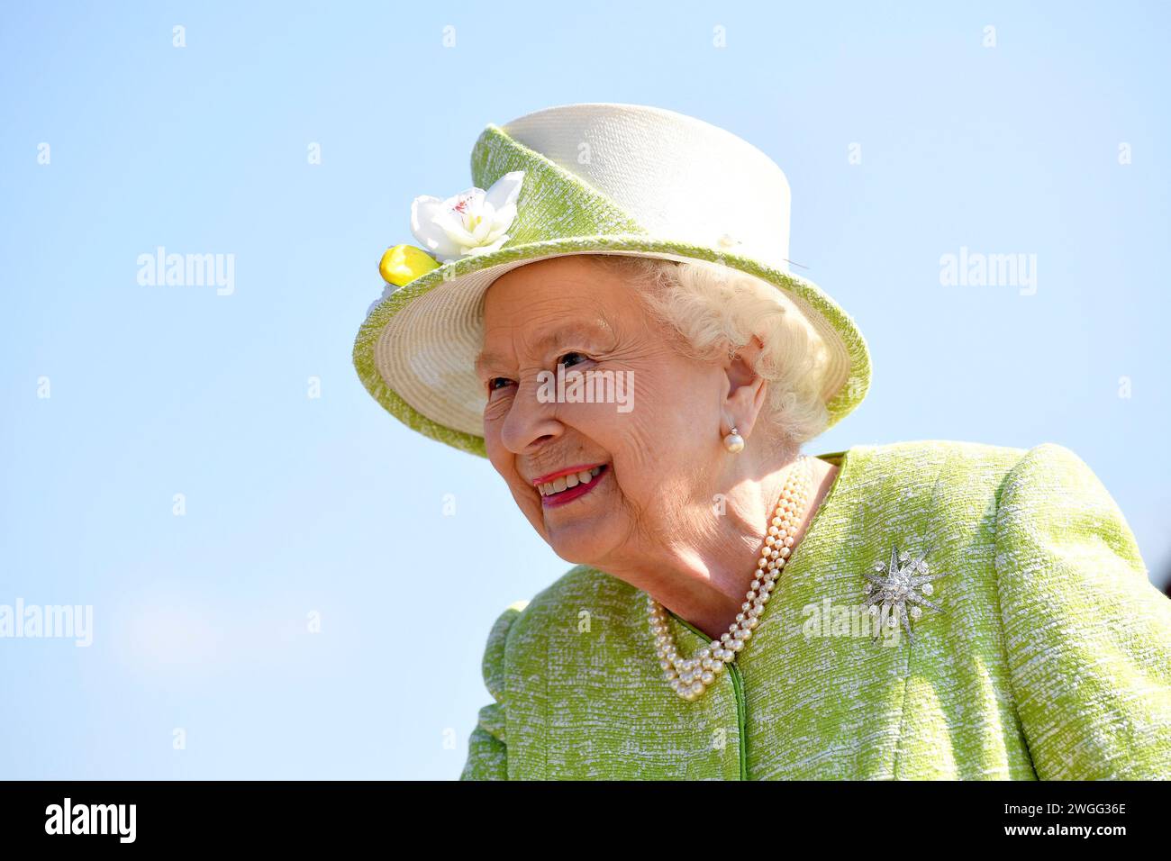 Photo du dossier 28/03/19 de la reine Elizabeth II arrivant à la galerie Hauser & Wirth Somerset à la ferme Durslade à Bruton, Somerset. Lord Janvrin, qui est président du Comité commémoratif de la Reine Elizabeth, a déclaré que les vues pratiques d'Elizabeth II seront dans son esprit alors qu'il se lance dans la tâche de créer un hommage durable au monarque régnant le plus longtemps de la nation. Date d'émission : lundi 5 février 2024. Banque D'Images