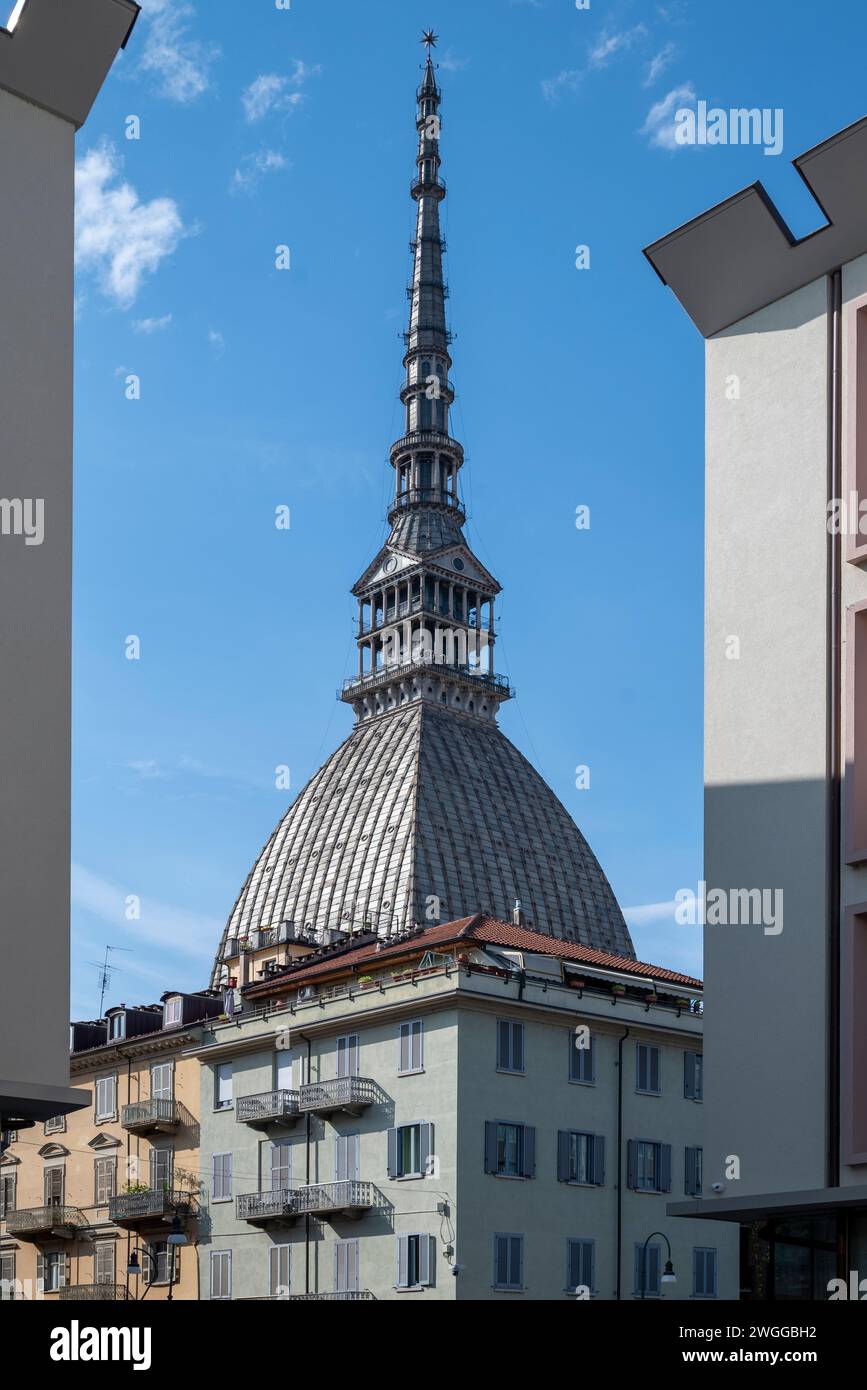 Mole Antonelliana, Turin, Italie - 28 juillet 2023. Vue sur la mole Antonelliana, symbole et monument principal de la ville de Turin. voyages et tourisme desti Banque D'Images