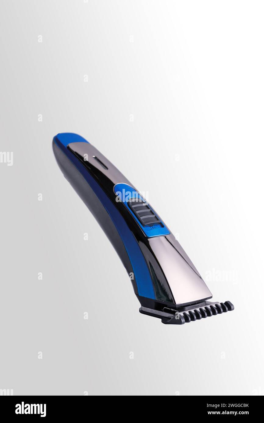 Tondeuse barbe et moustache. Gros plan. Isolé sur un fond gris. Banque D'Images