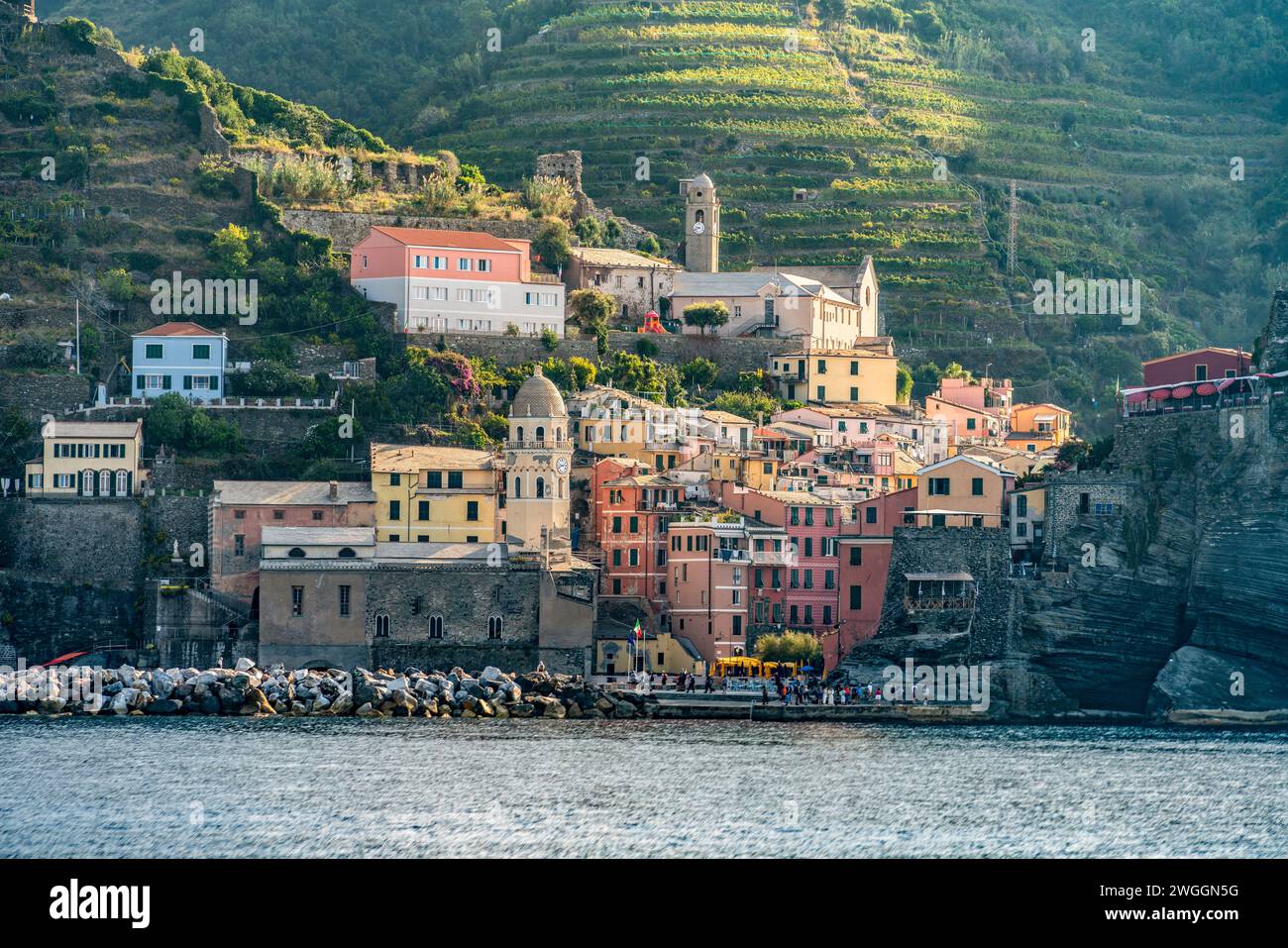 Paysage autour de Vernazza, une petite ville dans une zone côtière nommée Cinque Terre en Ligurie, situé dans le nord-ouest de l'Italie Banque D'Images