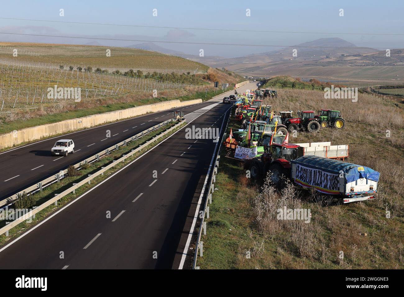 Santa Margherita Del Belice, Italie. 05th Feb, 2024. nella foot sit-in permanente degli agricoltori della valle del Belìce da Santa Margherita Belice Sambuca di Sicilia a Menfi crédit : LaPresse/Alamy Live News Banque D'Images