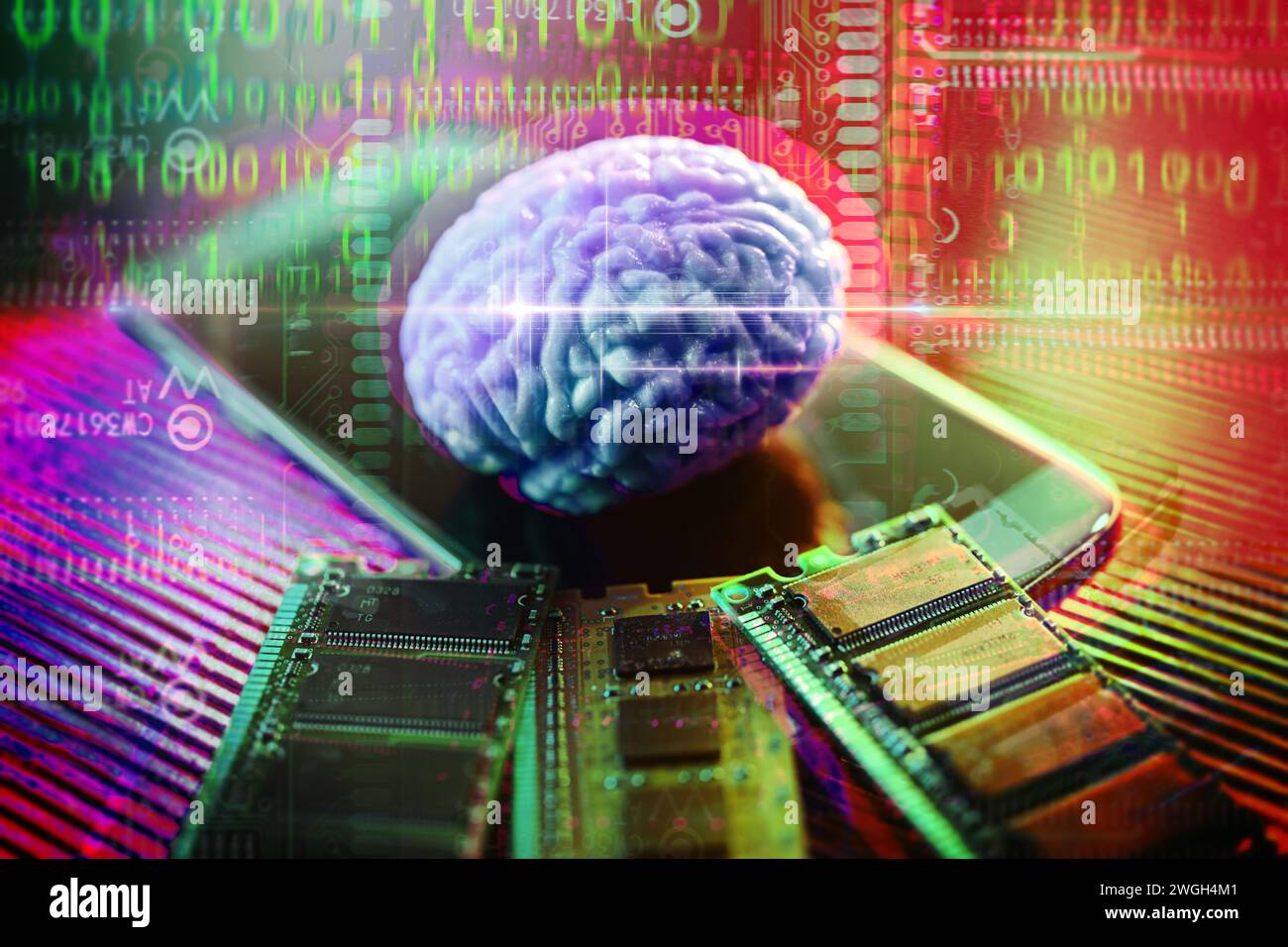 Cerveau sur smartphone avec cartes d'ordinateur, photo neurotechnologie symbolique Banque D'Images