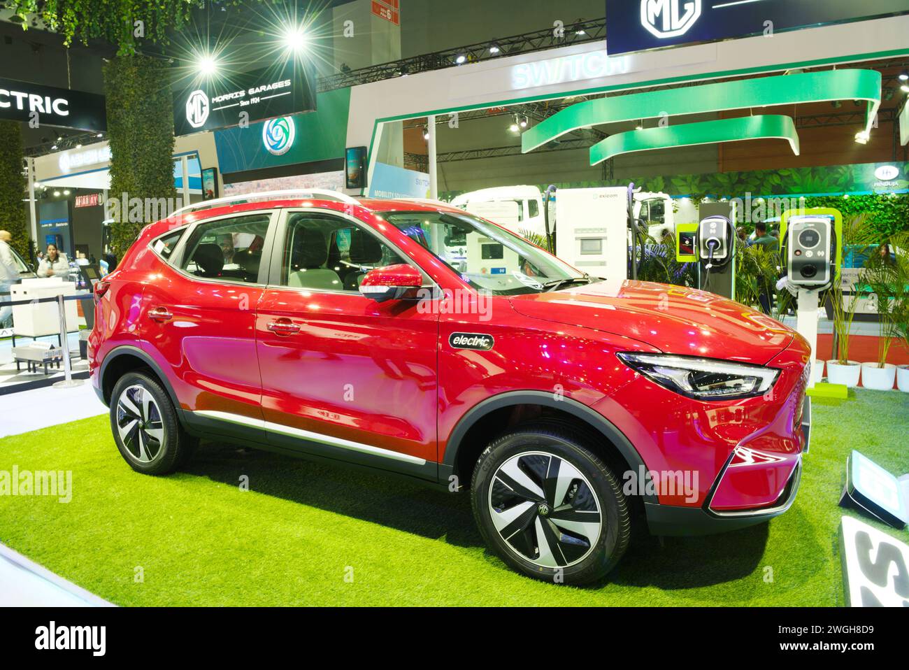New Delhi - 1er février 2024 : la voiture MG ZS EV est exposée au salon Bharat Mobility Global Expo 2024 à New Delhi en Inde. Banque D'Images