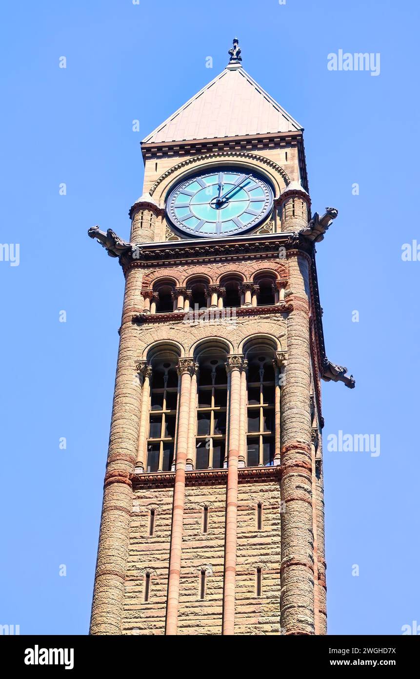 TORONTO, CANADA, tour de l'horloge de l'édifice de la vieille ville. Endroit célèbre et point de repère dans le quartier du centre-ville. Banque D'Images