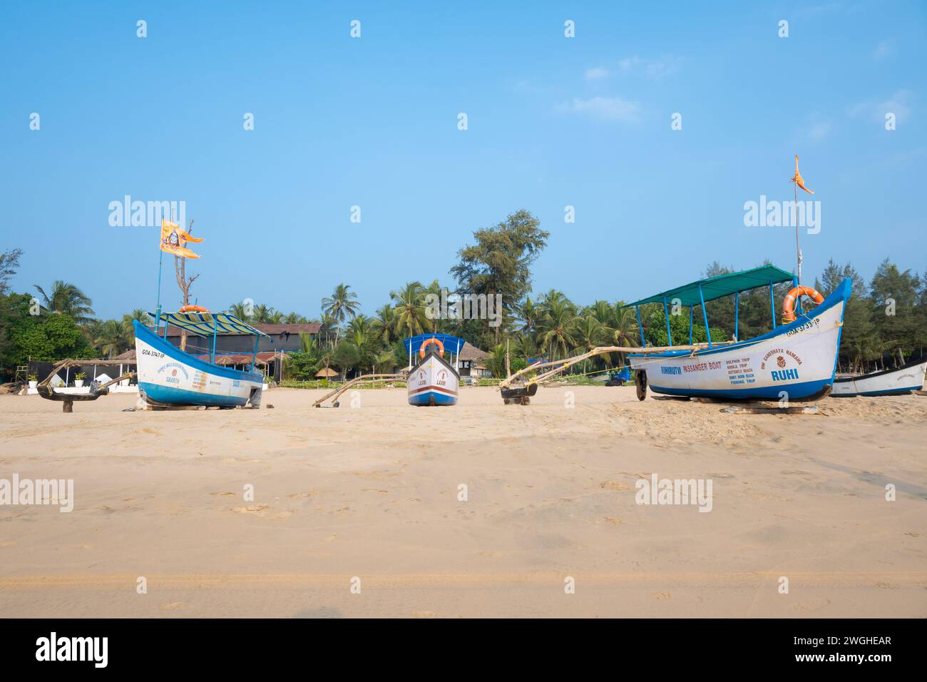 Agonda, Goa, Inde, bateaux sur la plage de sable d'Agonda, éditorial seulement. Banque D'Images