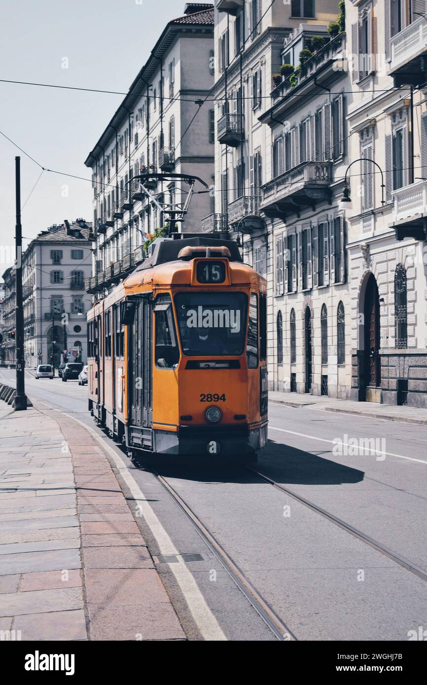 Vieux tramway circulant dans le centre de Turin en Italie. Le 9 mai 2022 Banque D'Images