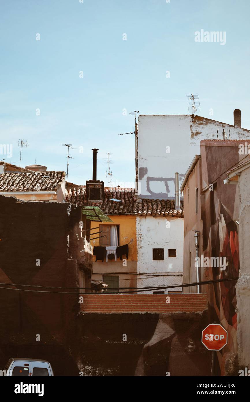 Linéaire de vieilles maisons à Arnedo à la Rioja, Espagne le 20 octobre 2021 Banque D'Images