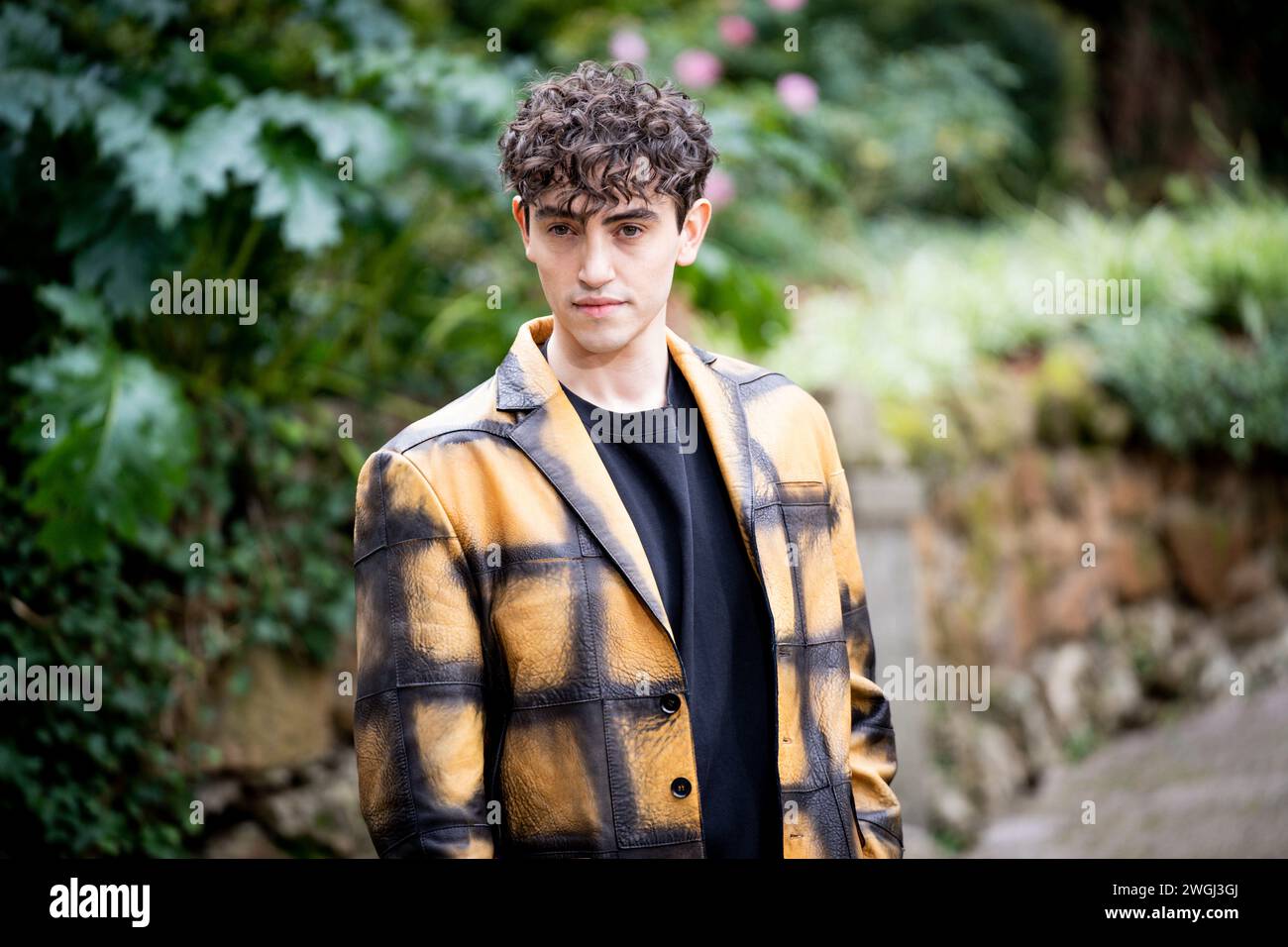ROME, ITALIE - 05 FÉVRIER : Michele Bravi pose pour un appel photo pour 'Finalmente l'Alba' à l'Hôtel de Russie le 05 février 2024 à Rome, Italie. (Photo Banque D'Images