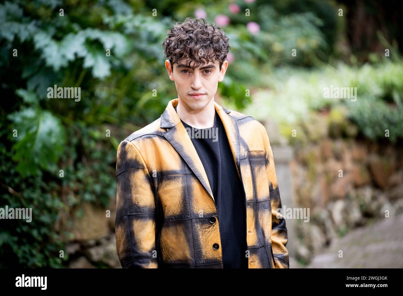 ROME, ITALIE - 05 FÉVRIER : Michele Bravi pose pour un appel photo pour 'Finalmente l'Alba' à l'Hôtel de Russie le 05 février 2024 à Rome, Italie. (Photo Banque D'Images