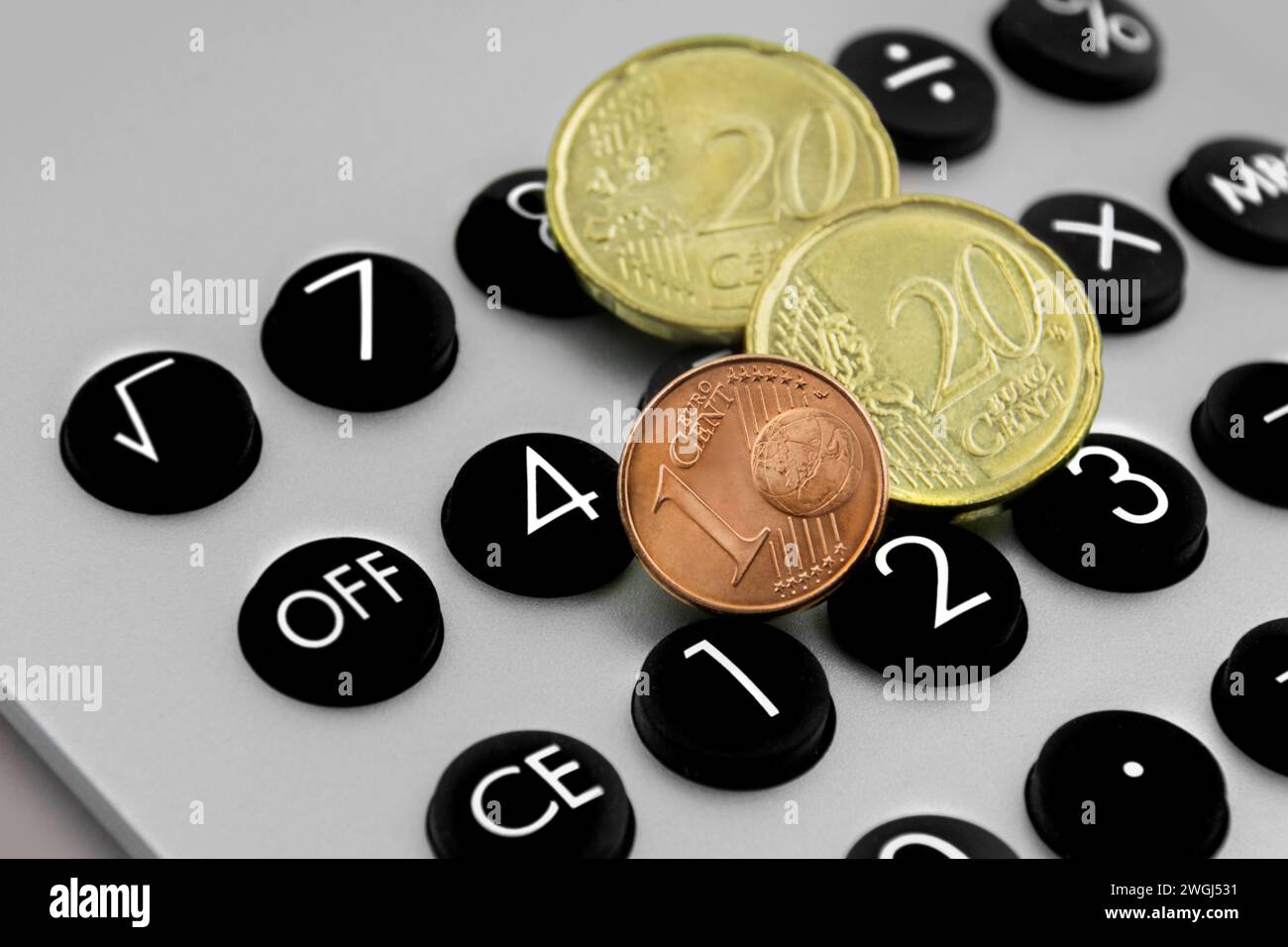 0,41 Euro mit Münzen und Rechner Nahaufnahme Banque D'Images