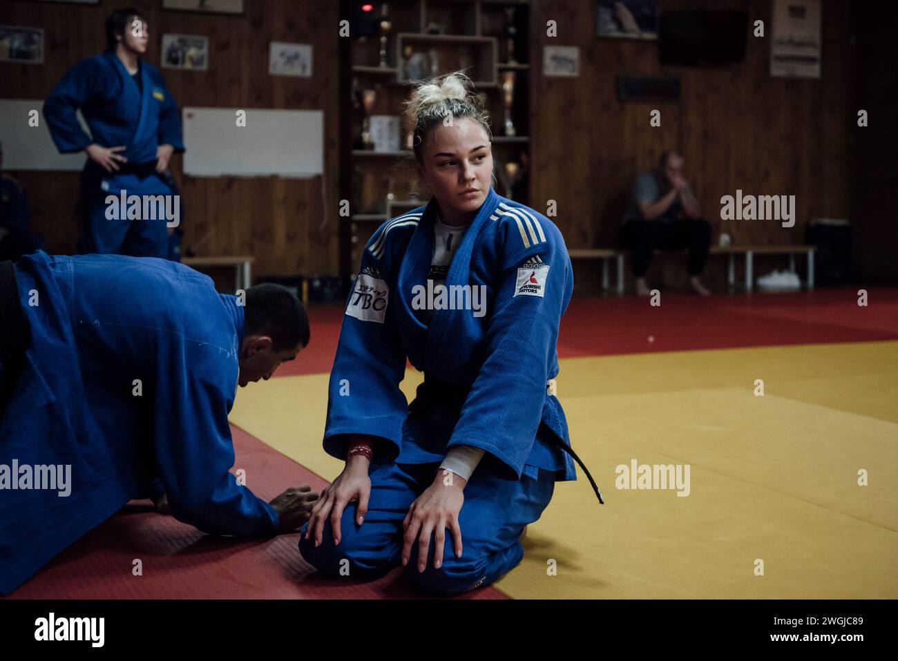 © Adrien Vautier/le Pictorium/MAXPPP - Kiev 10/11/2023 Adrien Vautier/le Pictorium - 10/11/2023 - Ukraine/Kiev - Daria Bilodid a l'entrainement. La jeune athlète fut privee de championnat du monde en mai 2023, car sa Federation a refusee d'envoyer ses combattants au Qatar apres la decision de la Federation internationale de judo de reintegrer les athlètes russes et bielorusses sous banniere neutre. La judoka, double championne du monde, avait qualifié cette decision d'irresponsable, en reçu : -toutes ces personnes qui vont participer aux championnats du monde sont des militaires ! Banque D'Images