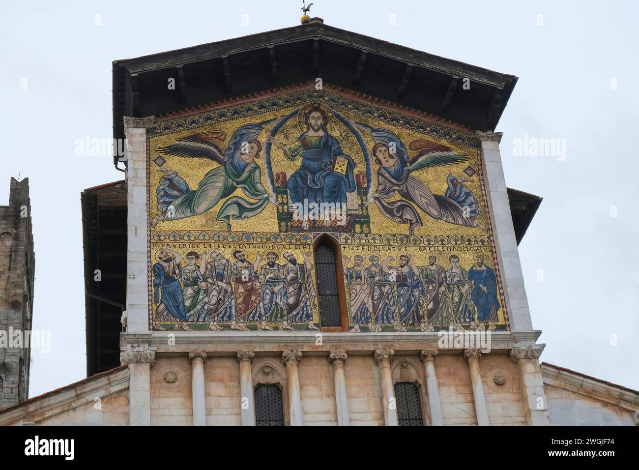 Lucques, Italie : fresque de la Basilique de San Frediano gros plan sur la Piazza San Frediano Banque D'Images