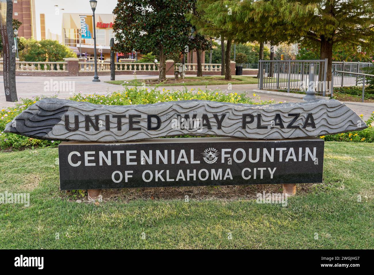 Oklahoma City, Oklahoma - 16 septembre 2021 : la fontaine centenaire de Centraide Plaza est un hommage à la revitalisation de la région de Lower Bricktown à Oklahoma City Banque D'Images