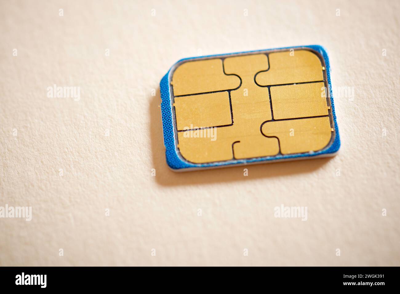 Gros plan d'une carte sim pour un téléphone portable sur une table Banque D'Images