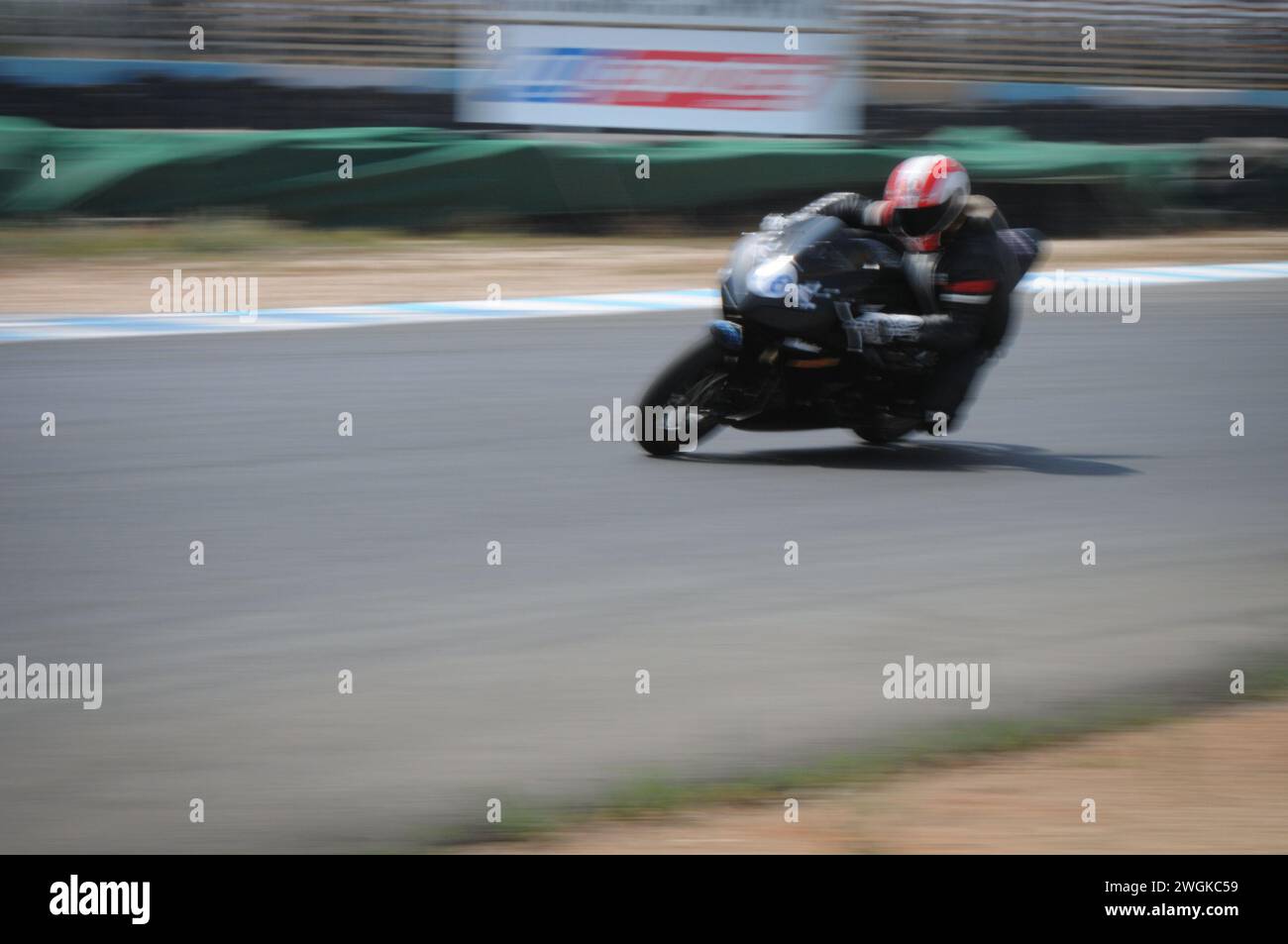 Athlète extrême Sport Motorcycles course sur piste de course. Se déplacer rapidement Banque D'Images