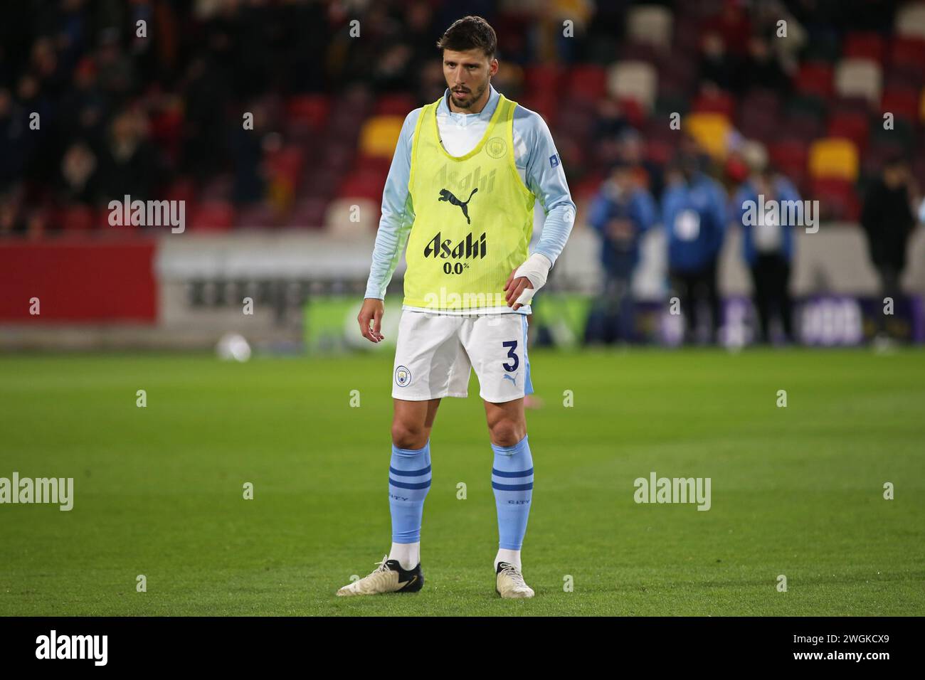 Londres, Royaume-Uni. 05th Feb, 2024. Londres, 5 février 2024 : Ruben Dias de Manchester City lors du match de premier League entre Brentford et Manchester City au GTECH Community Stadium le 5 février 2024 à Londres, Angleterre. (Pedro Soares/SPP) crédit : photo de presse SPP Sport. /Alamy Live News Banque D'Images