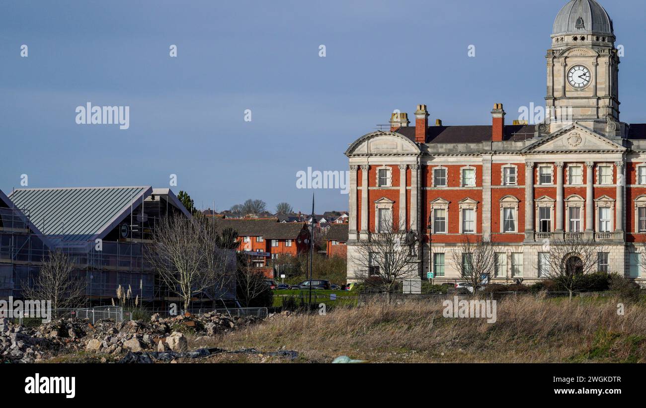 Barry, Vale of Glamorgan, pays de Galles 02 février 2024 ; avec les maisons East Quay presque terminées, le conseil met la pression sur les promoteurs pour terminer l'aménagement paysager Banque D'Images