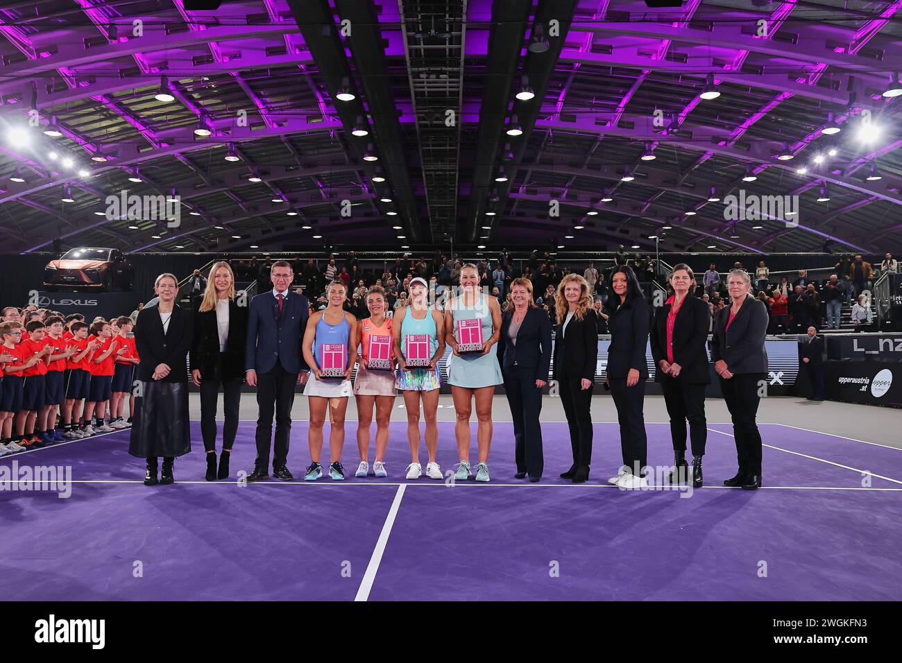 Linz, haute-Autriche, Autriche. 5 février 2024. Sara Errani (ITA), Jasmine Paulini (ITA), Ellen Perez (AUS), Nicole Melichar-Martinez (USA), Sandra Reichel (AUT) - Directrice du tournoi, Barbara Schett (AUT) - Ambassadrice du tournoi, Mag. Thomas Stelzer (AUT), Markus Achleitner (AUT), Klaus Luger, Karin Hoerzing (AUT), Dr Jutta Rinner (AUT), Mag. Othmar Nagl (AUT) pendant la haute-Autriche Ladies Linz - Tennis féminin, WTA500 (crédit image : © Mathias Schulz/ZUMA Press Wire) USAGE ÉDITORIAL SEULEMENT! Non destiné à UN USAGE commercial ! Banque D'Images