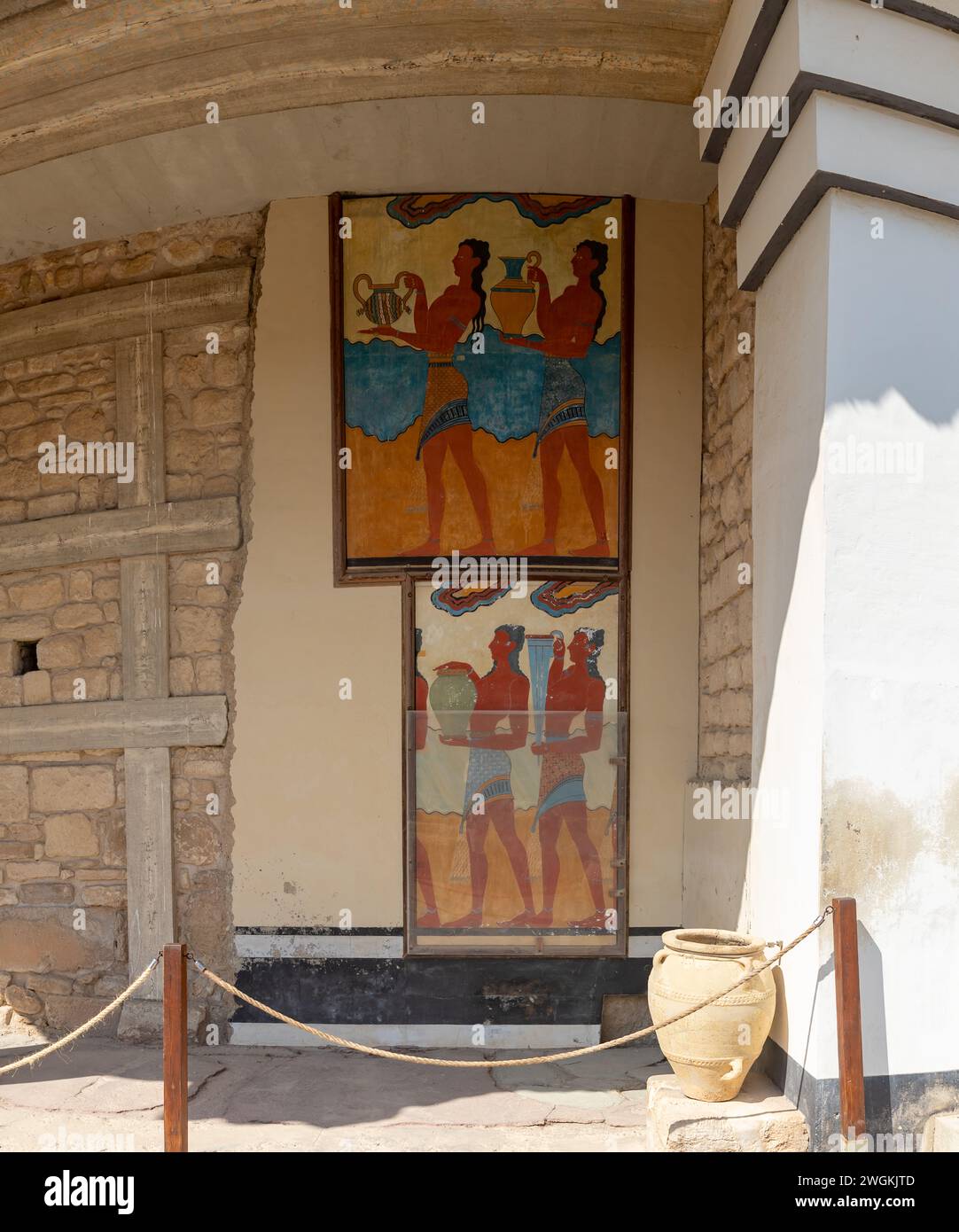 Une photo des fresques du porte-coupe au palais de Knossos. Banque D'Images