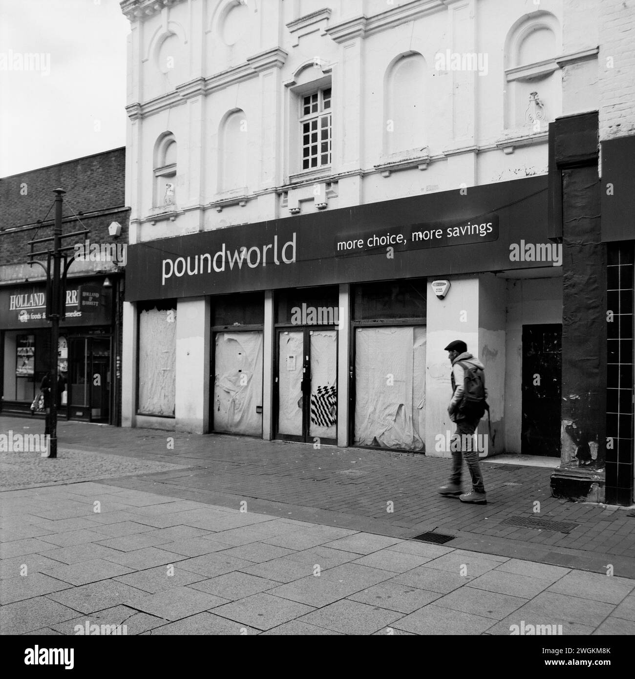 Boutique économique fermée et abandonnée sur une High Street britannique Banque D'Images