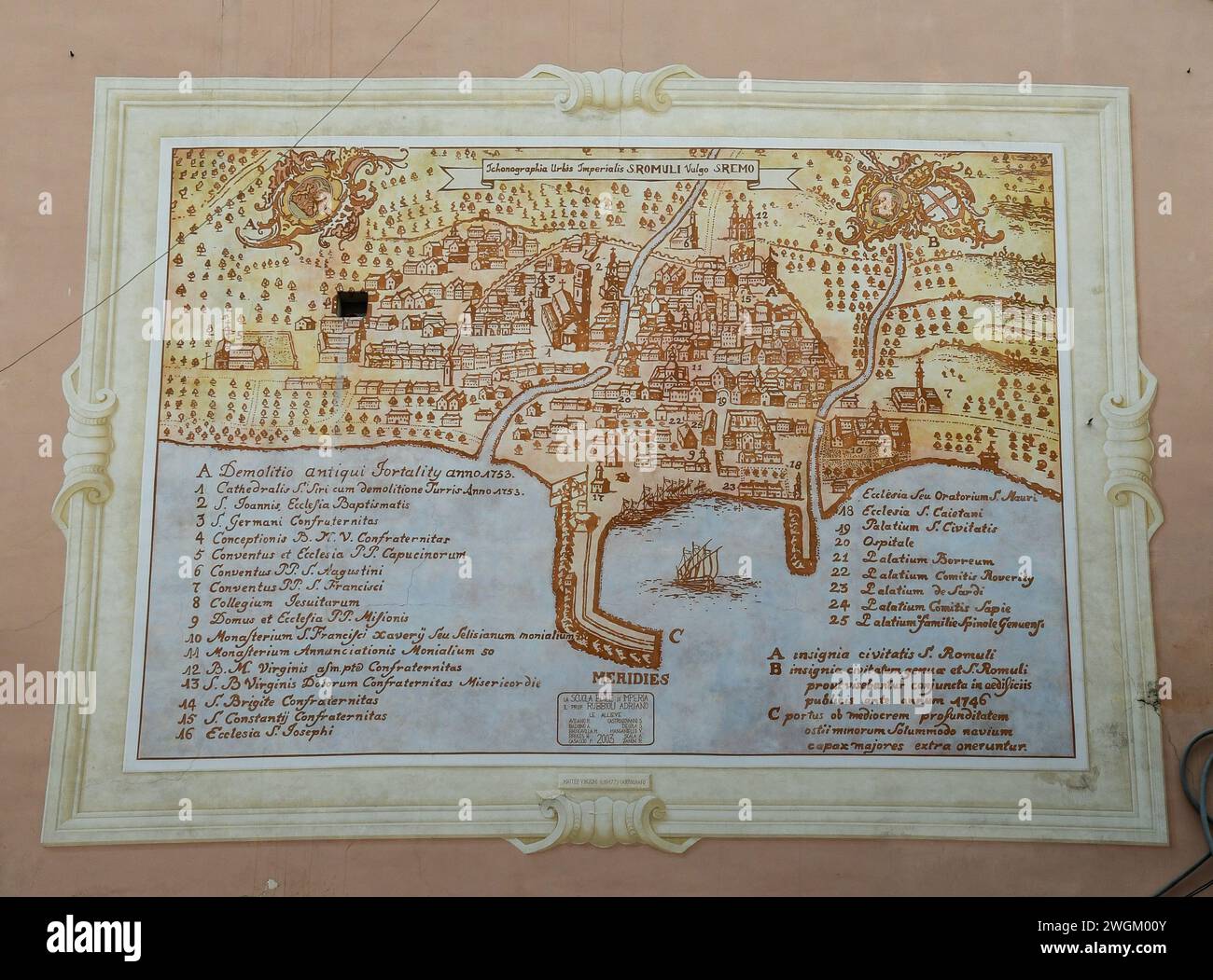 Grande murale qui reproduit une carte historique représentant le Sanremo de 1700, à l'extérieur d'une vieille maison dans le quartier de San Siro, Sanremo, Imperia Banque D'Images