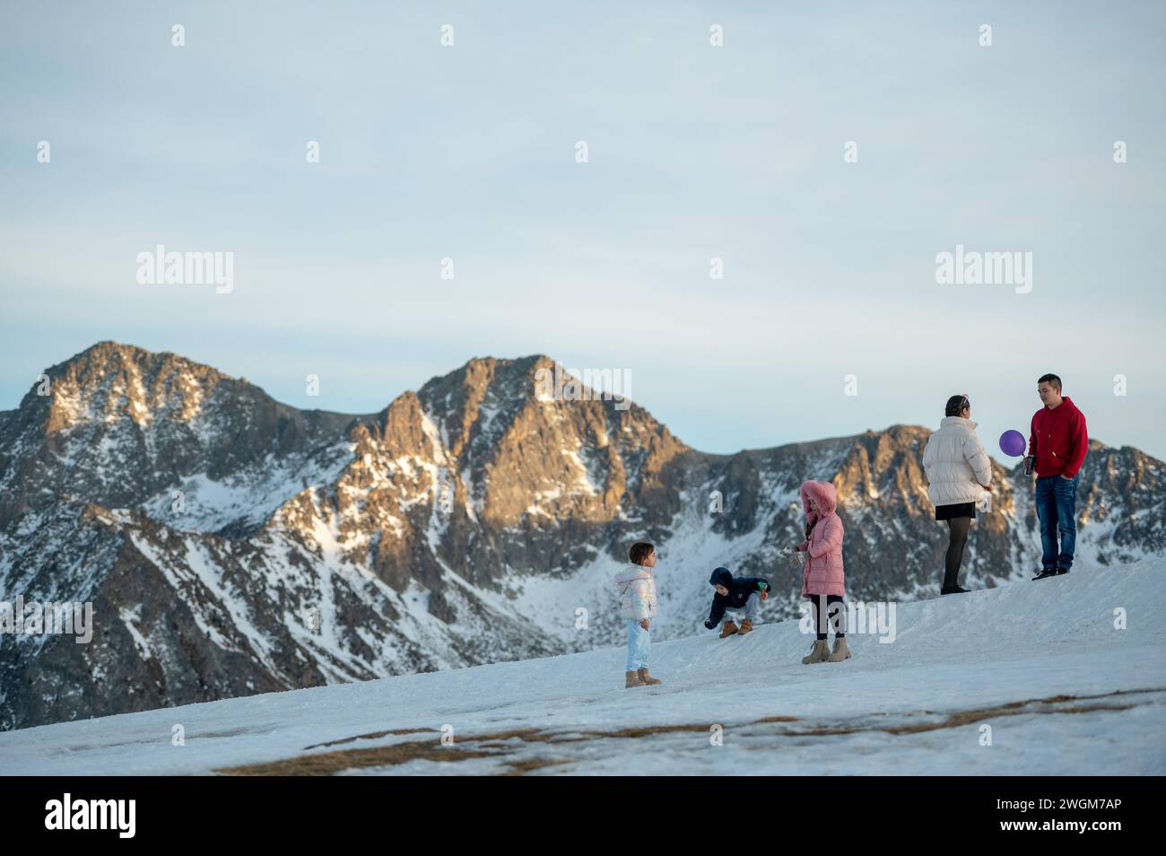 Grandvalira, Andorre : 2024 janvier 31 : les gens prennent des photos à la station de ski de Grandvalira en 2023. Banque D'Images
