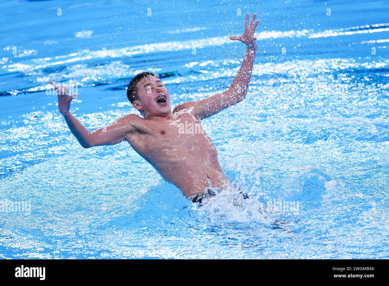 Doha, Qatar. 5 février 2024. Yang Shuncheng, de Chine, se produit lors de la finale technique solo masculine de natation artistique aux Championnats du monde de natation aquatique 2024 à Doha, Qatar, le 5 février 2024. Crédit : du Yu/Xinhua/Alamy Live News Banque D'Images