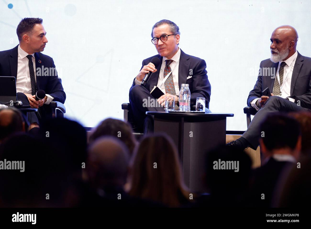 Kranj, Slovénie. 05th Feb, 2024. Ulises Canchola Gutierrez, Ambassadeur du Mexique et Représentant spécial pour les technologies au Ministère des Affaires étrangères, intervient lors du 2ème Forum mondial sur l'éthique de l'Intelligence artificielle à Kranj. Le forum sous le patronage de l’UNESCO est intitulé changer le paysage de la gouvernance de l’IA et se tiendra au Centre des congrès de Brdo jusqu’au 6 février. Crédit : SOPA images Limited/Alamy Live News Banque D'Images