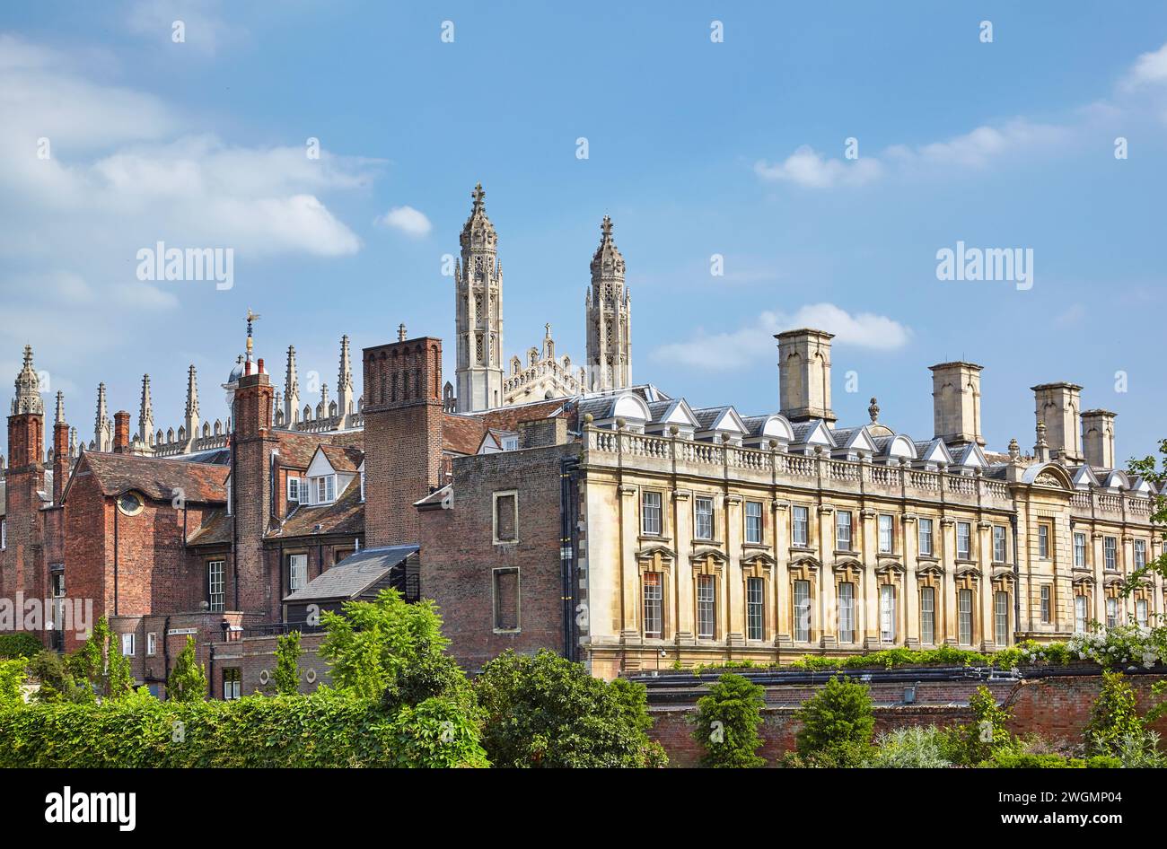 La vue de l'ancienne cour de Clare sur le côté élevé de la rivière Cam encadrant la chapelle du collège du roi. Cambridge. Cambridgeshire. Royaume-Uni Banque D'Images