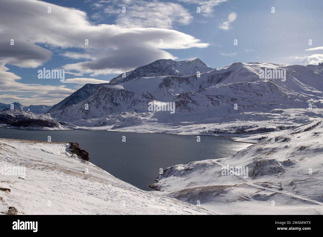 Vue sur le lac du Mont-Cenis dans les Alpes françaises Banque D'Images
