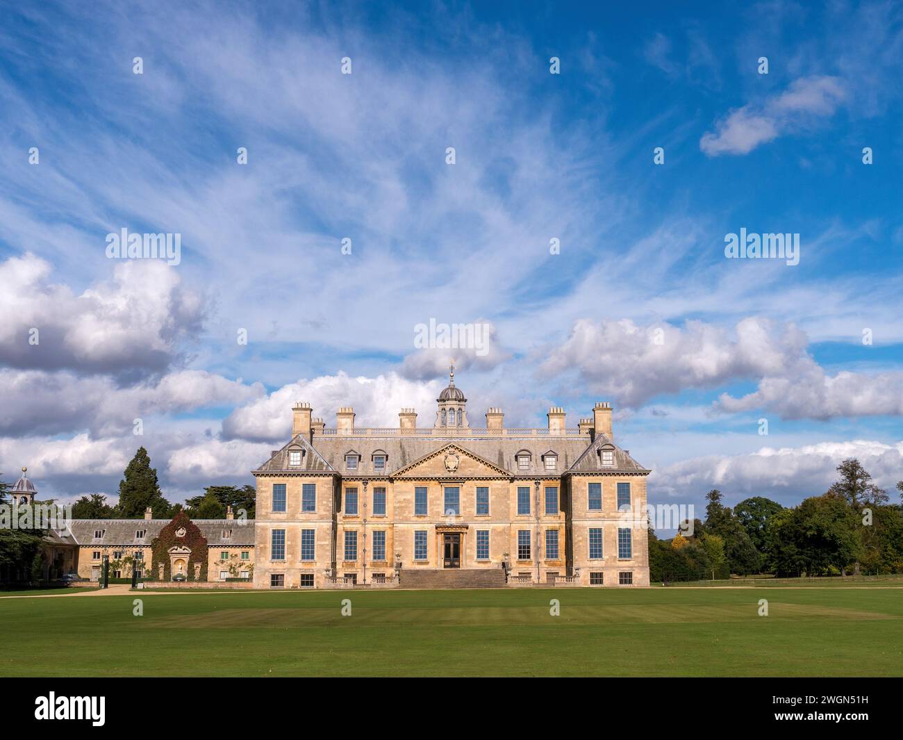 Façade sud extérieure de la maison ancestrale Belton House, Grantham, Lincolnshire, Angleterre, Royaume-Uni Banque D'Images