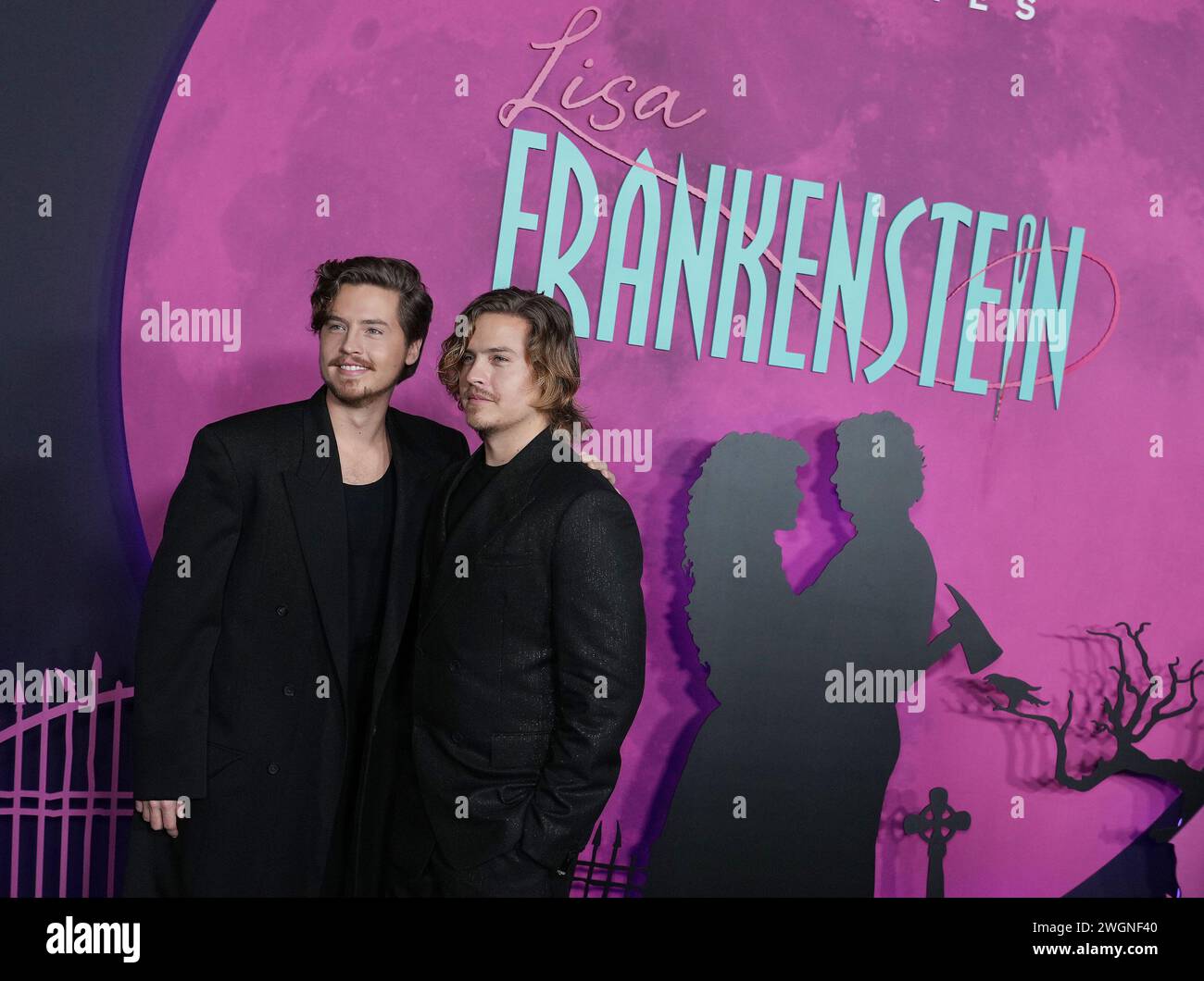 Los Angeles, États-Unis. 05th Feb, 2024. (G-d) Cole Sprouse et Dylan Sprouse au Focus Features' LISA FRANKENSTEIN Los Angeles projection spéciale tenue au Hollywood Athletic Club à Hollywood, CA le lundi, ?février 5, 2024. (Photo de Sthanlee B. Mirador/Sipa USA) crédit : Sipa USA/Alamy Live News Banque D'Images