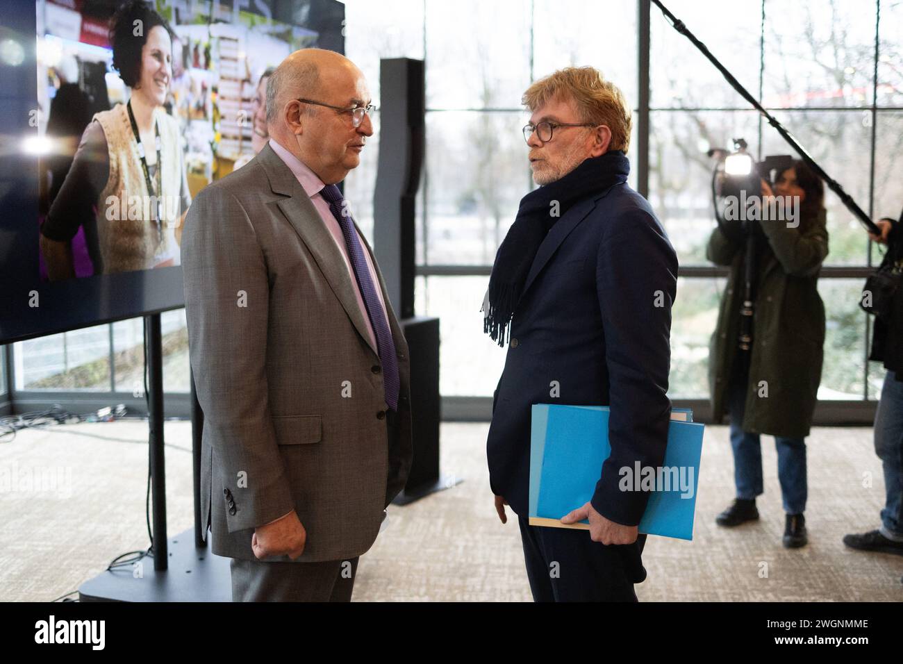 Ministre français de l'Agriculture et de la souveraineté alimentaire Marc Fesneau, Président de la Foire internationale de l'Agriculture de Paris Jean-Luc Poulain lors d'une conférence de presse pour la présentation de la 60ème édition du salon international de l'Agriculture 2024 à Paris, France, le 6 février 2024. Photo Raphael Lafargue/ABACAPRESS.COM Banque D'Images