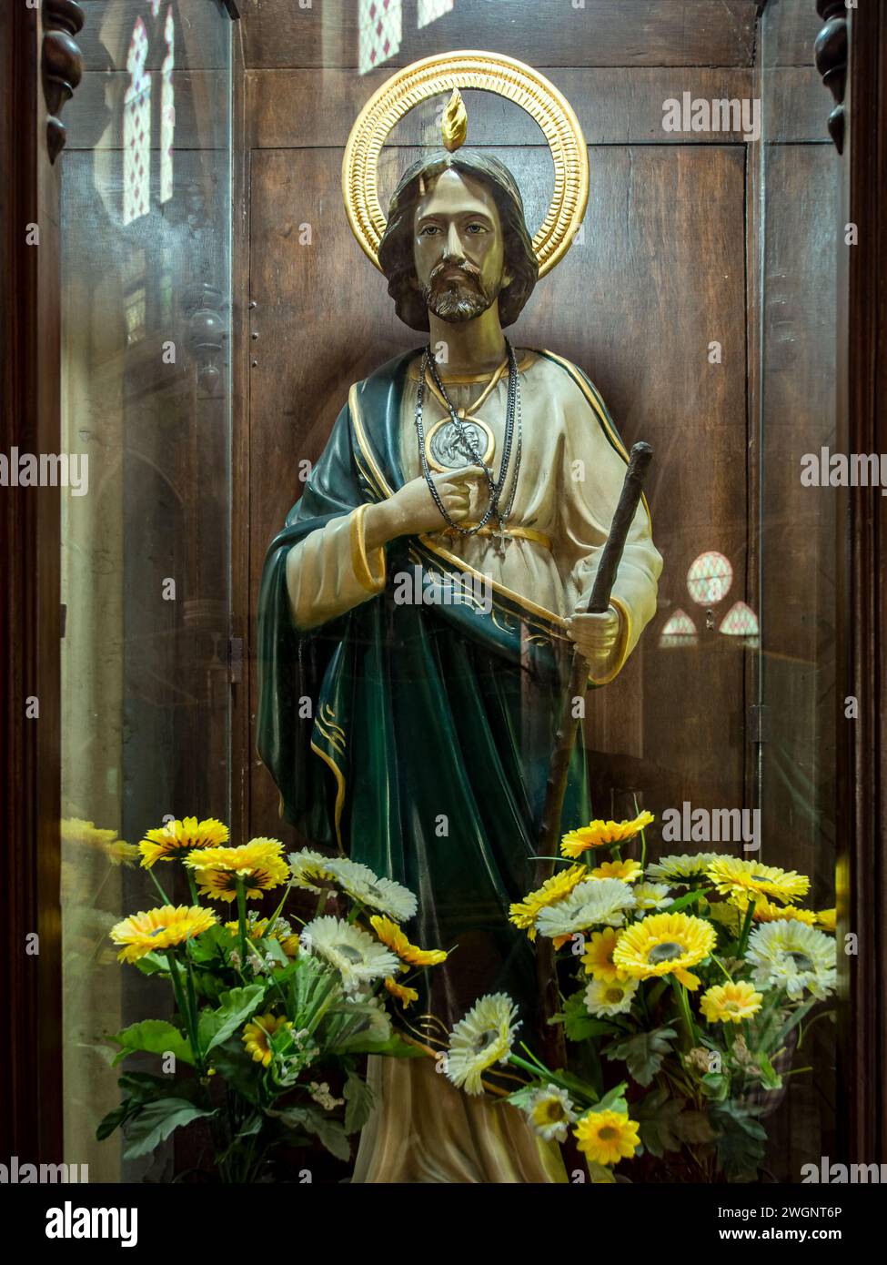 02 01 2024 Vintage ancienne Statue de produits Jude Thaddeus (Judas), autel dans la cathédrale du Saint nom, Colaba Mumbai Maharashtra India.Asia. Banque D'Images 02 01 2024 Vintage ancienne Statue de produits Jude Thaddeus (Judas), autel dans la cathédrale du Saint nom, Colaba Mumbai Maharashtra India.Asia. Banque D'Images
