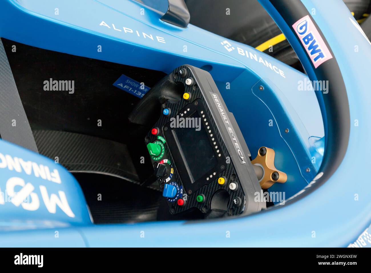 Vue du volant d'une BWT Alpine A523 de formule 1 2023, propulsée par Renault, pilotée par Esteban Ocon et Pierre Gasly, Banque D'Images