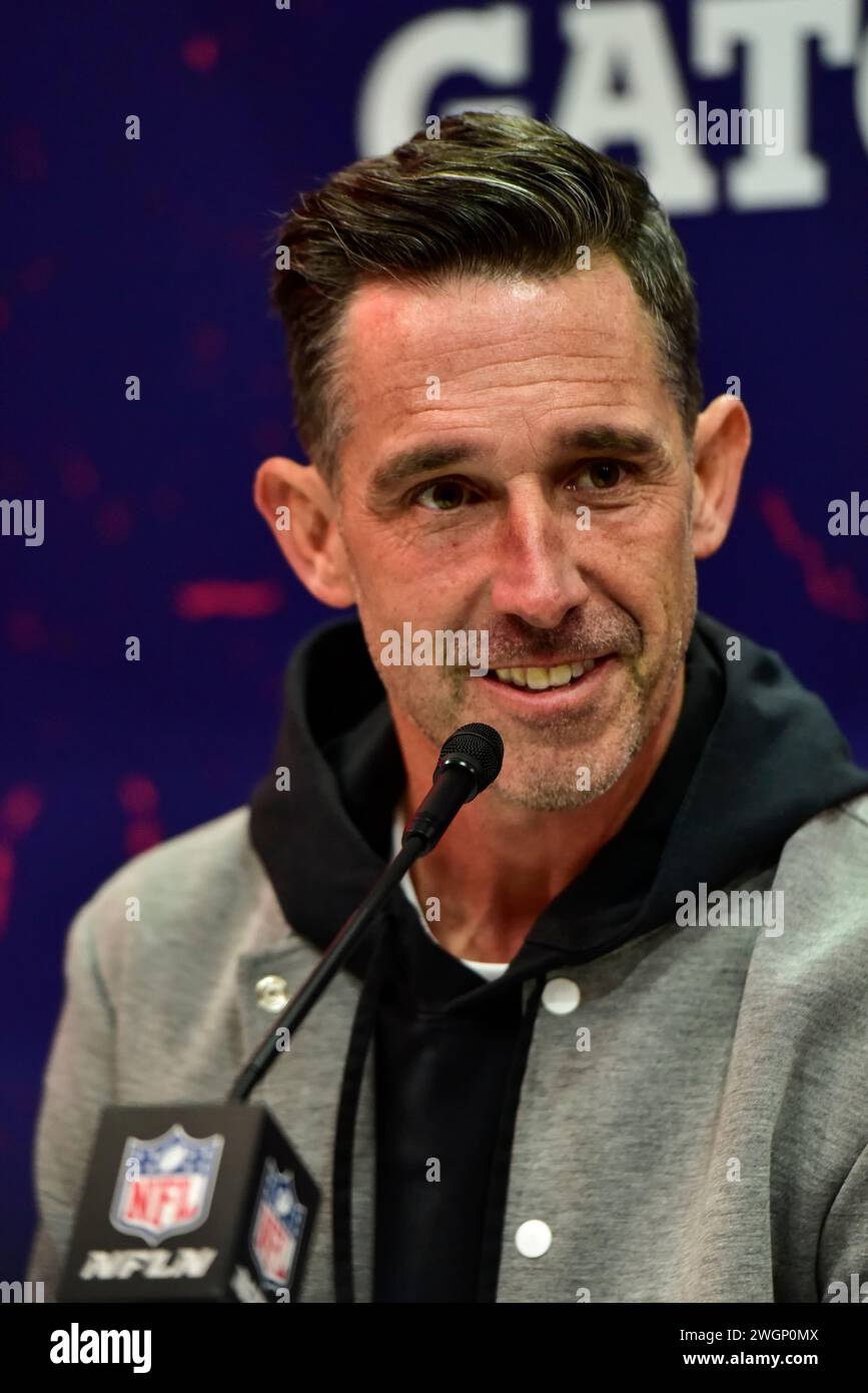Las Vegas, Nevada, États-Unis, 5 février 2024 - Kyle Shanahan entraîneur-chef des 49ers de San Francisco lors du Super Bowl LVIII de la NFL, soirée d'ouverture au stade Allegiant de Las Vegas, Nevada, États-Unis. Crédit : Ken Howard/Alamy Live News Banque D'Images Las Vegas, Nevada, États-Unis, 5 février 2024 - Kyle Shanahan entraîneur-chef des 49ers de San Francisco lors du Super Bowl LVIII de la NFL, soirée d'ouverture au stade Allegiant de Las Vegas, Nevada, États-Unis. Crédit : Ken Howard/Alamy Live News Banque D'Images