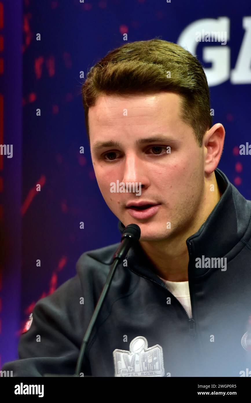 Las Vegas, Nevada, États-Unis, 5 février 2024 - le quarterback Brock Purdy pour les Forty Niners de San Francisco lors de la soirée d'ouverture du Super Bowl LVIII de la NFL au stade Allegiant de Las Vegas, Nevada, États-Unis. Crédit : Ken Howard/Alamy Live News Banque D'Images