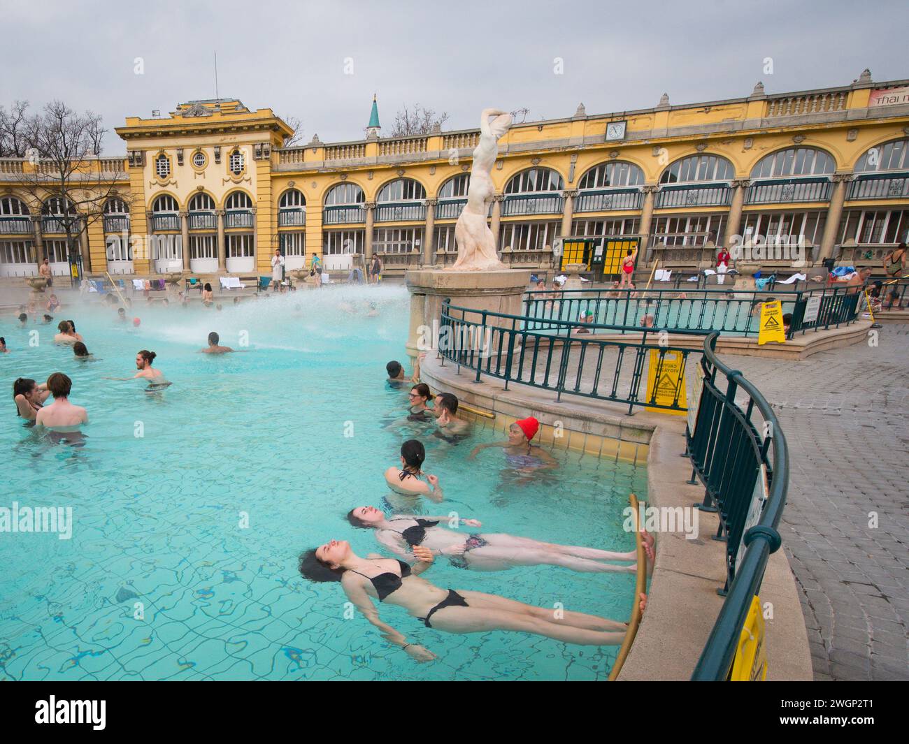 Thermes de Szechenyi, les plus grands thermes de Budapest, Hongrie Banque D'Images