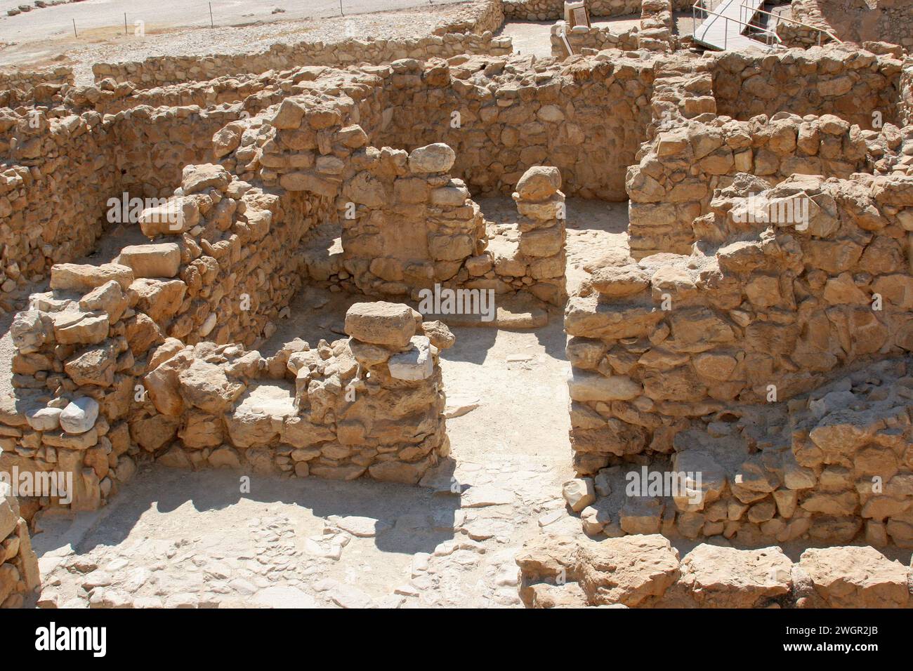 Parc national de Qumran, ruines du village adjacent aux grottes de manuscrits de la mer morte, désert de Judée, Israël Banque D'Images