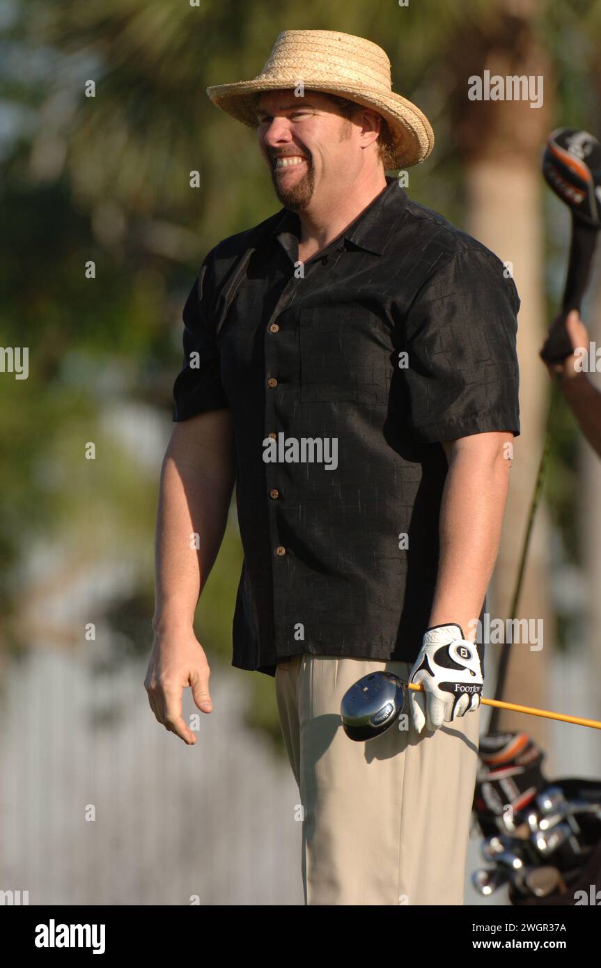 Miami, États-Unis d'Amérique. 01 mars 2006. MIAMI, FL-01 MARS 2006 ; le chanteur country Toby Keith participe au tournoi de golf Pro-Am MICCOSUKEE Champions lors du week-end de championnat Ford, sur le parcours de golf Dorals Blue Monster au Doral Golf Resort & Spa. 01 mars 2006 Miami Beach, Florida People : Toby Keith Credit : Storms Media Group/Alamy Live News Banque D'Images