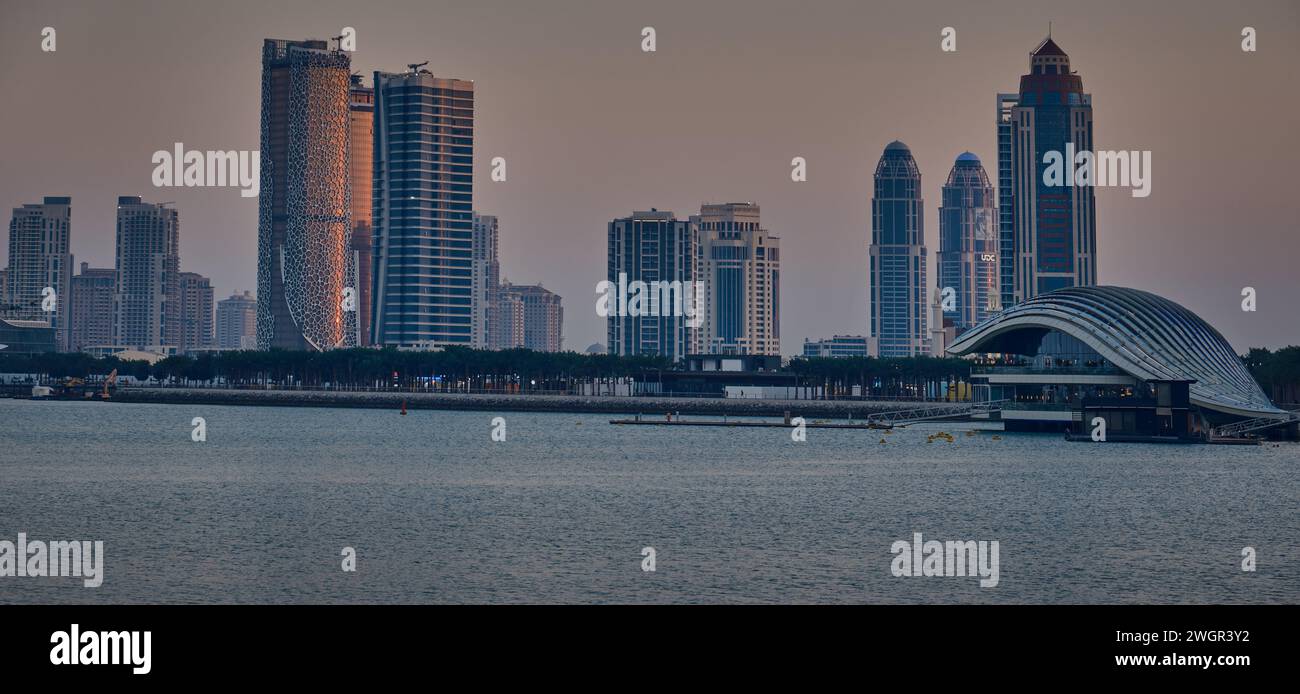 Lusail skyline dans la ville de Lusail, Qatar de Lusail marina coucher de soleil Shoot . Concept de l'industrie de la construction. Banque D'Images