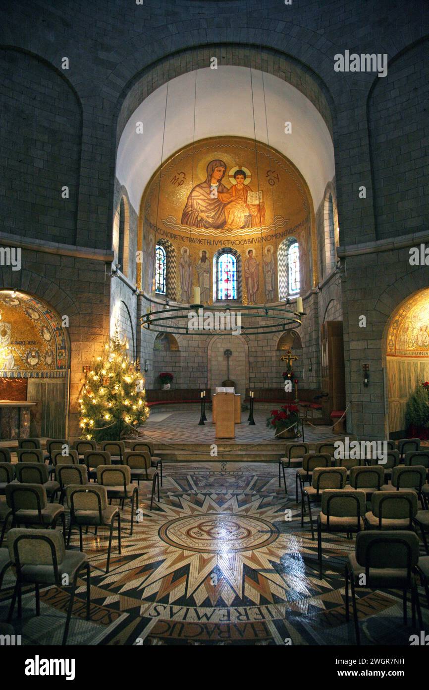 Intérieur de l'église de l'abbaye de la Dormition dans le mont Sion, Jérusalem, Israël Banque D'Images
